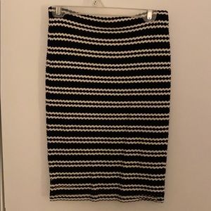 Fitted dressy work mid-length skirt size small